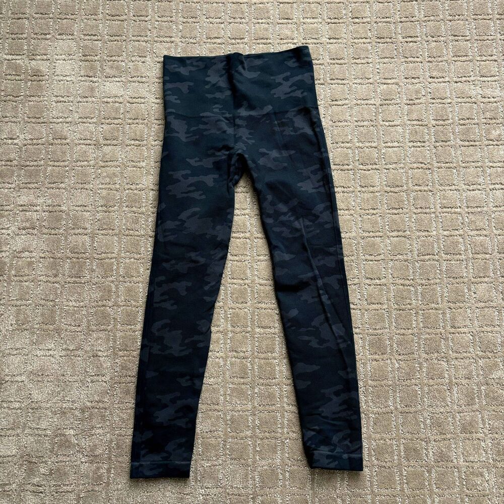 SPANX Look At Me Now Seamless Leggings Women's Medium Black Camo High Rise